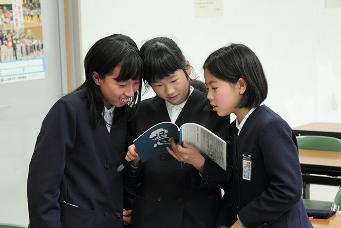 時に厳しく指導し自立した人材へ